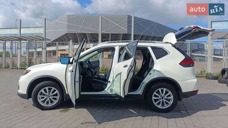 Позашляховик / Кросовер Nissan Rogue 2017 в Львові