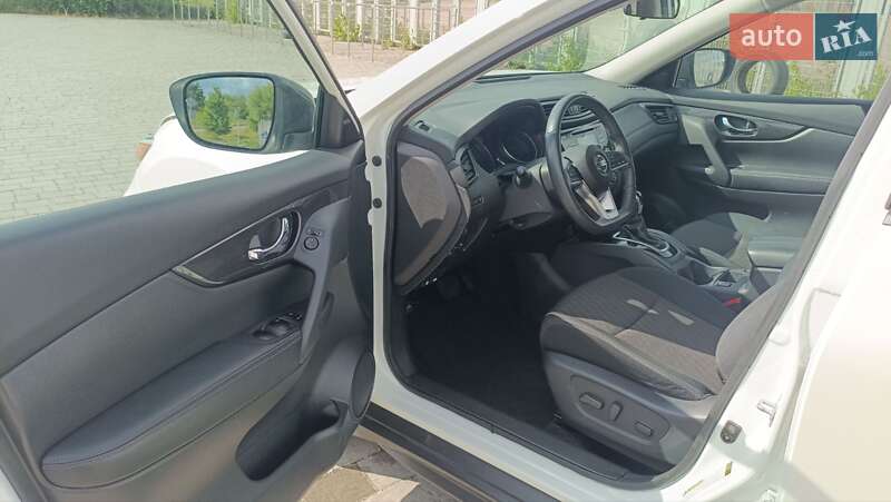 Позашляховик / Кросовер Nissan Rogue 2017 в Львові