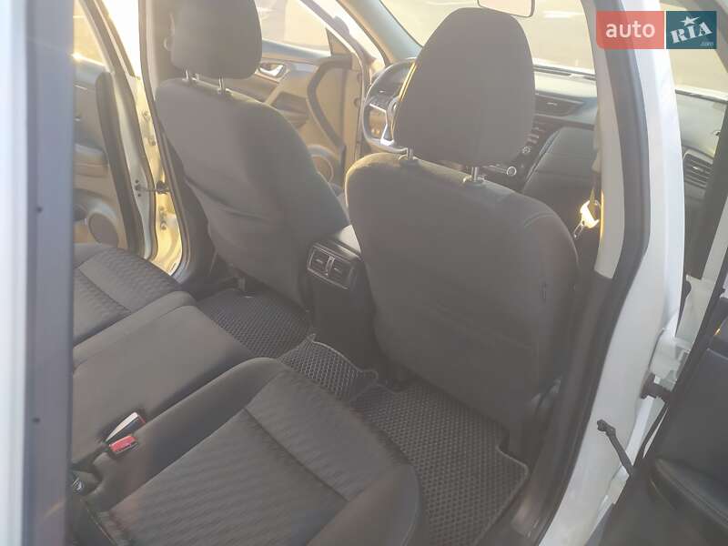 Позашляховик / Кросовер Nissan Rogue 2017 в Києві фото 2 Позашляховик / Кросовер Nissan Rogue 2017 в Києві