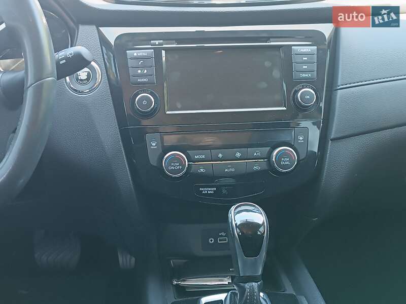 Позашляховик / Кросовер Nissan Rogue 2017 в Малій Висці