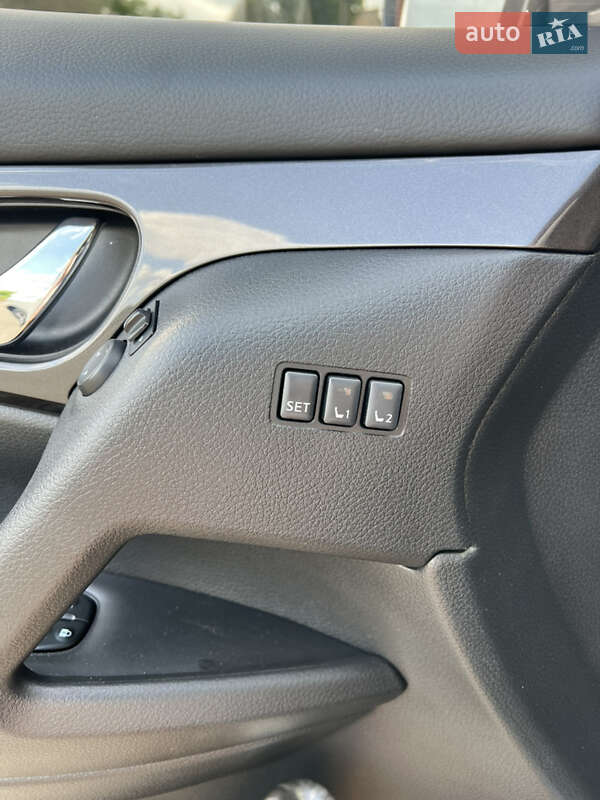 Позашляховик / Кросовер Nissan Rogue 2020 в Рокитному