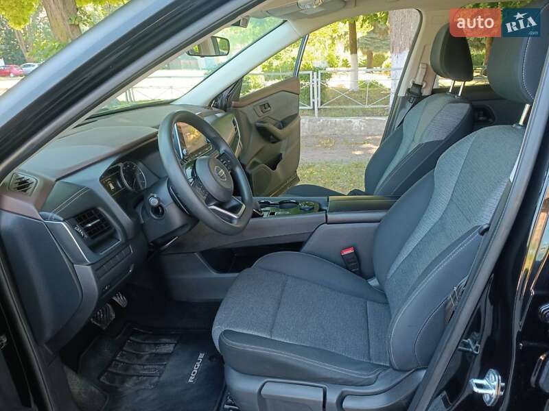 Внедорожник / Кроссовер Nissan Rogue 2021 в Дубно