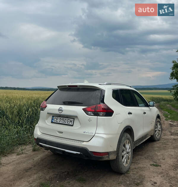 Позашляховик / Кросовер Nissan Rogue 2017 в Чернівцях