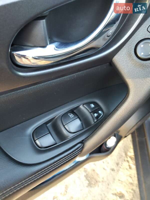 Позашляховик / Кросовер Nissan Rogue 2016 в Одесі