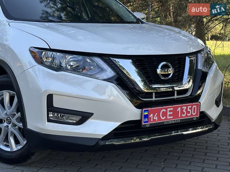 Внедорожник / Кроссовер Nissan Rogue 2017 в Дрогобыче