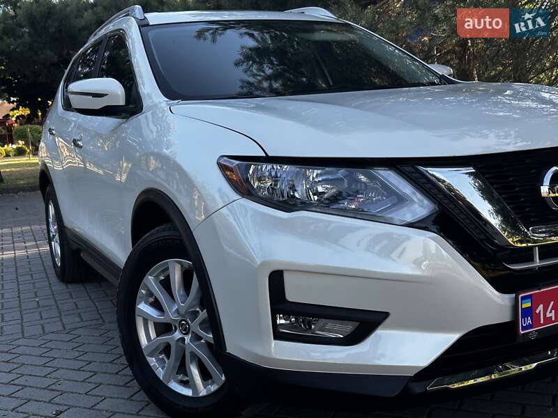 Внедорожник / Кроссовер Nissan Rogue 2017 в Дрогобыче
