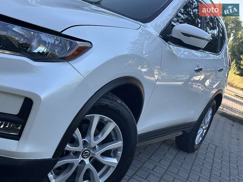 Внедорожник / Кроссовер Nissan Rogue 2017 в Дрогобыче