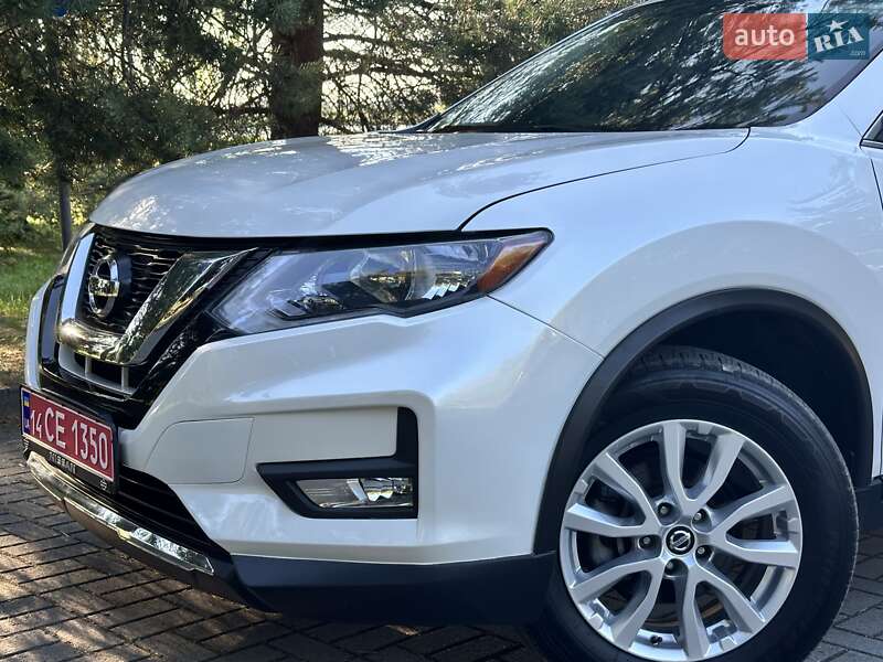 Внедорожник / Кроссовер Nissan Rogue 2017 в Дрогобыче