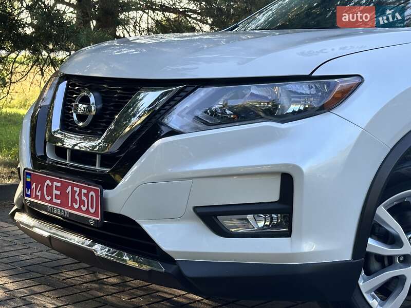 Внедорожник / Кроссовер Nissan Rogue 2017 в Дрогобыче