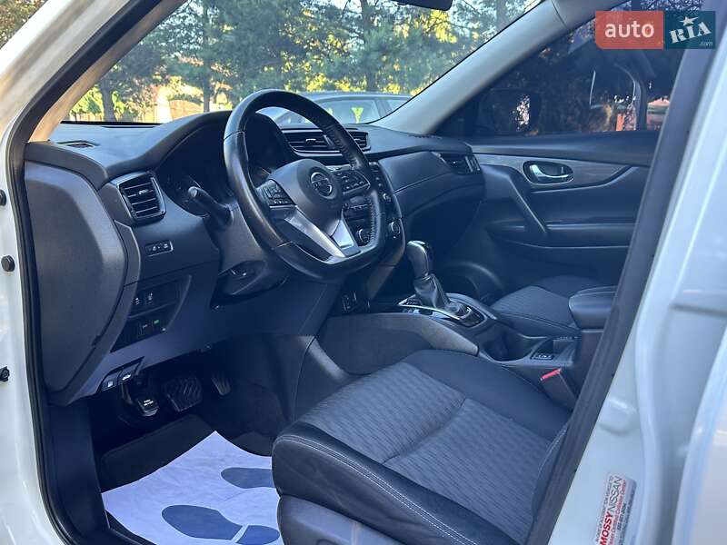 Внедорожник / Кроссовер Nissan Rogue 2017 в Дрогобыче