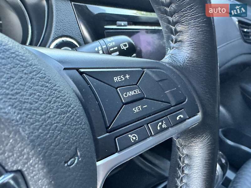 Внедорожник / Кроссовер Nissan Rogue 2017 в Дрогобыче
