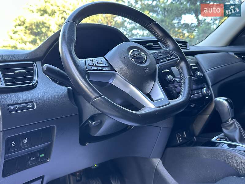 Внедорожник / Кроссовер Nissan Rogue 2017 в Дрогобыче