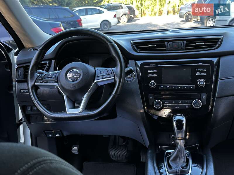 Внедорожник / Кроссовер Nissan Rogue 2017 в Дрогобыче