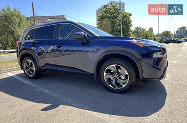 Позашляховик / Кросовер Nissan Rogue 2024 в 