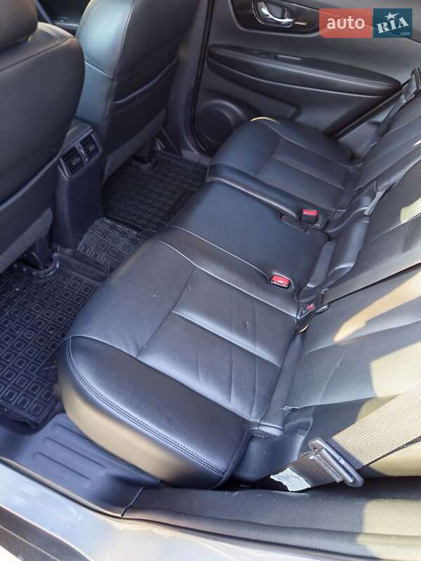 Внедорожник / Кроссовер Nissan Rogue 2017 в Киеве