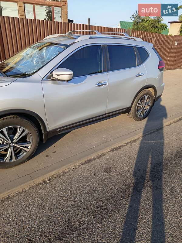 Внедорожник / Кроссовер Nissan Rogue 2017 в Киеве