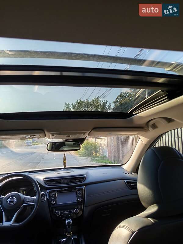 Внедорожник / Кроссовер Nissan Rogue 2017 в Киеве