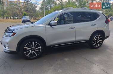 Внедорожник / Кроссовер Nissan Rogue 2018 в 