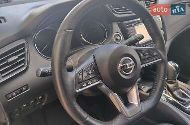 Внедорожник / Кроссовер Nissan Rogue 2018 в 