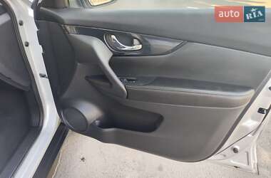 Внедорожник / Кроссовер Nissan Rogue 2018 в 