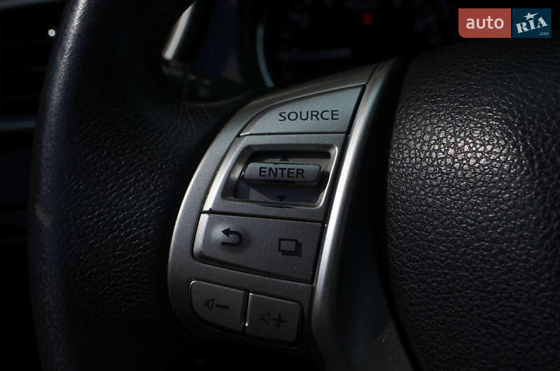 Внедорожник / Кроссовер Nissan Rogue 2016 в Киеве
