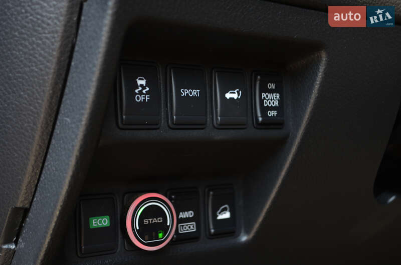 Внедорожник / Кроссовер Nissan Rogue 2016 в Киеве