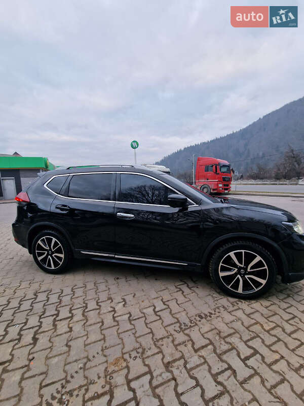 Внедорожник / Кроссовер Nissan Rogue 2019 в Надворной