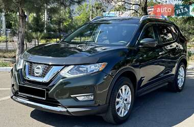Внедорожник / Кроссовер Nissan Rogue 2018 в 