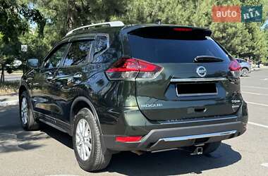Внедорожник / Кроссовер Nissan Rogue 2018 в 