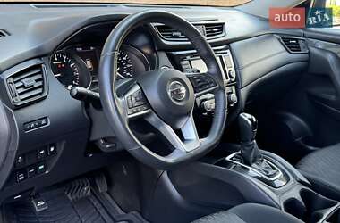 Внедорожник / Кроссовер Nissan Rogue 2018 в 