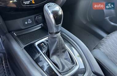 Внедорожник / Кроссовер Nissan Rogue 2018 в 