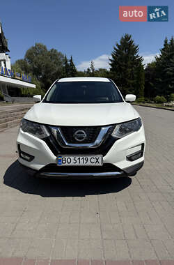Внедорожник / Кроссовер Nissan Rogue 2017 в Тернополе