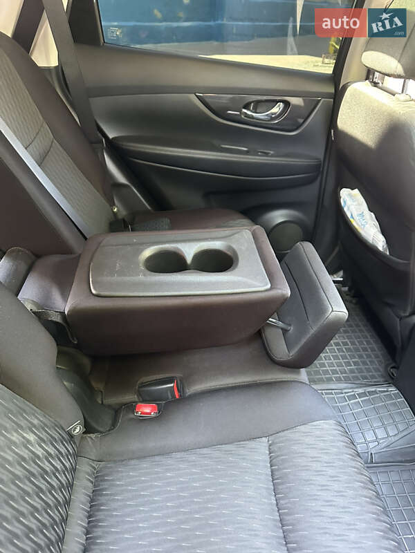 Позашляховик / Кросовер Nissan Rogue 2017 в Сумах