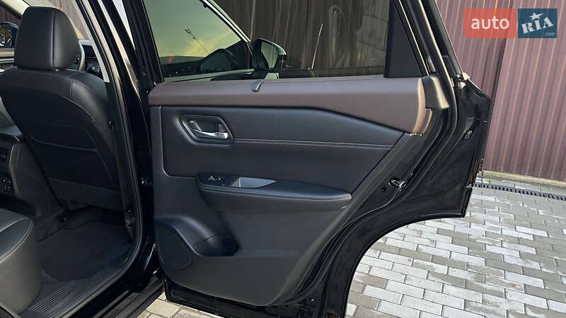 Внедорожник / Кроссовер Nissan Rogue 2023 в Дрогобыче