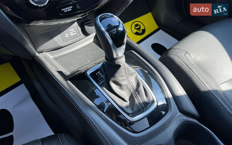 Позашляховик / Кросовер Nissan Rogue 2017 в Львові