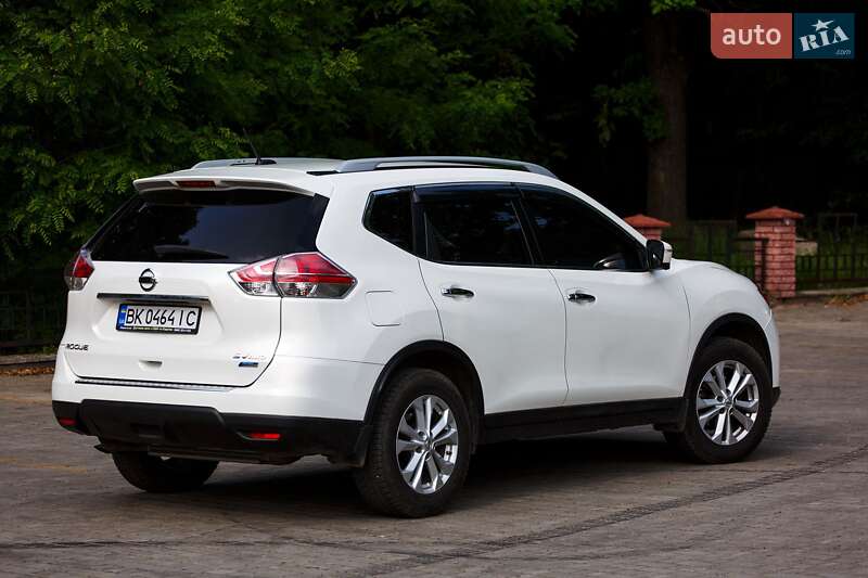 Внедорожник / Кроссовер Nissan Rogue 2014 в Ровно