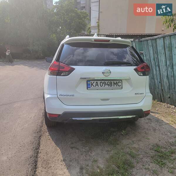 Позашляховик / Кросовер Nissan Rogue 2017 в Києві