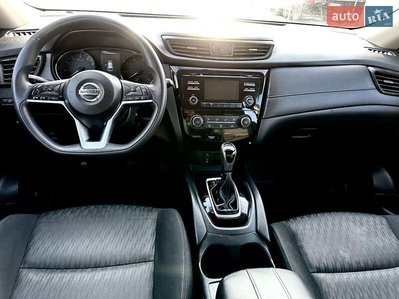Позашляховик / Кросовер Nissan Rogue 2017 в Львові