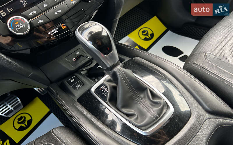 Позашляховик / Кросовер Nissan Rogue 2019 в Львові