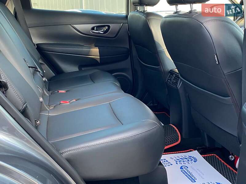 Внедорожник / Кроссовер Nissan Rogue 2016 в Львове