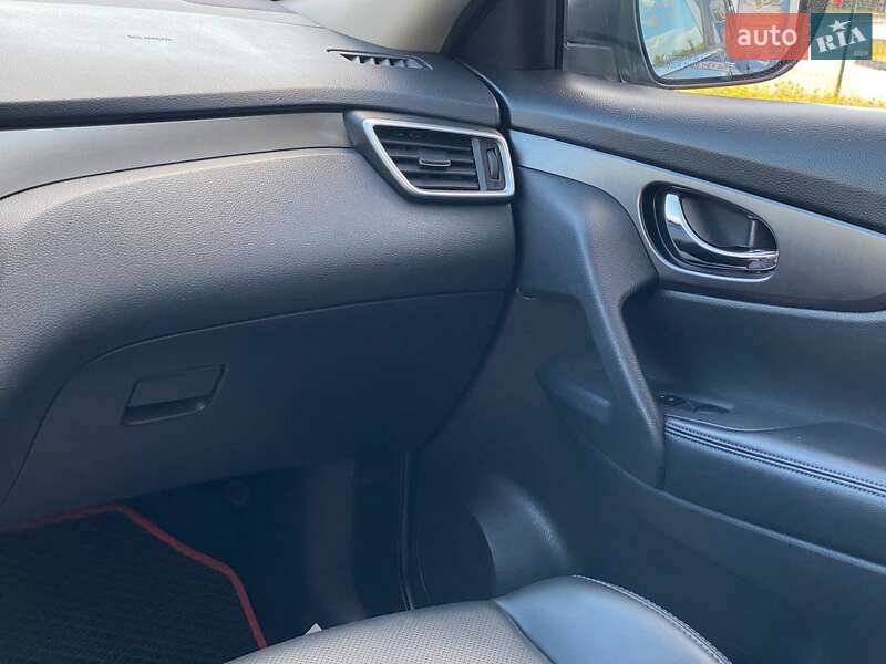 Внедорожник / Кроссовер Nissan Rogue 2016 в Львове