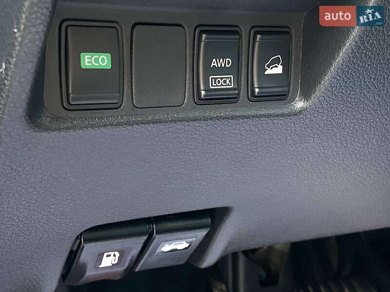 Внедорожник / Кроссовер Nissan Rogue 2016 в Львове