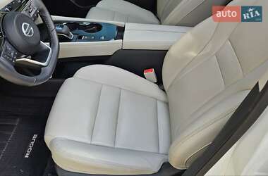 Внедорожник / Кроссовер Nissan Rogue 2023 в 