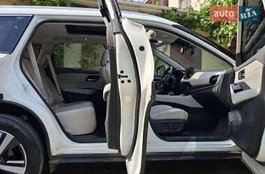 Внедорожник / Кроссовер Nissan Rogue 2023 в 