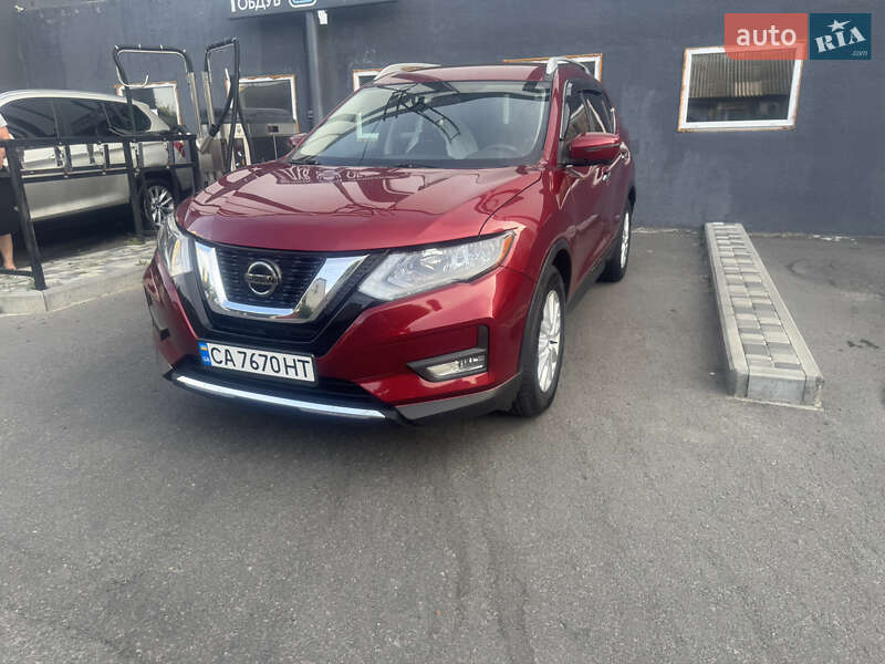 Внедорожник / Кроссовер Nissan Rogue 2017 в Черкассах