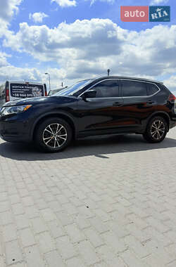 Внедорожник / Кроссовер Nissan Rogue 2018 в 