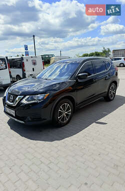 Внедорожник / Кроссовер Nissan Rogue 2018 в 