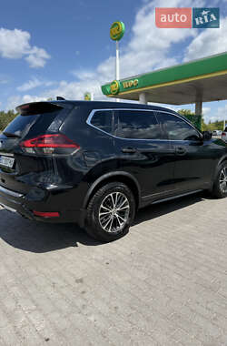 Внедорожник / Кроссовер Nissan Rogue 2018 в 