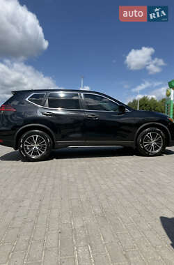 Внедорожник / Кроссовер Nissan Rogue 2018 в 