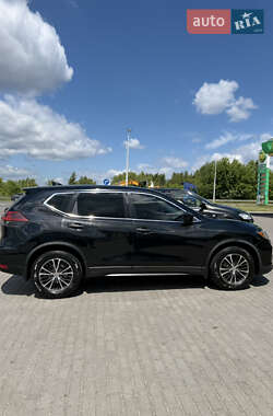 Внедорожник / Кроссовер Nissan Rogue 2018 в 